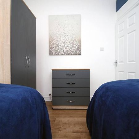 Holiday House For 7 Guests, Free Wi-Fi & Self Check-In Explore Newport Βίλα Εξωτερικό φωτογραφία