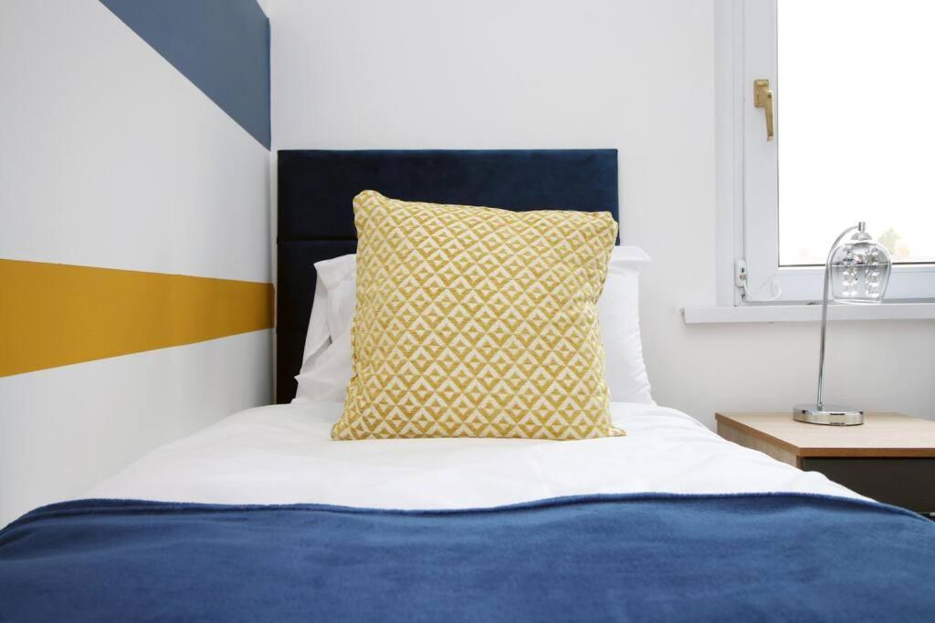 Holiday House For 7 Guests, Free Wi-Fi & Self Check-In Explore Newport Βίλα Εξωτερικό φωτογραφία