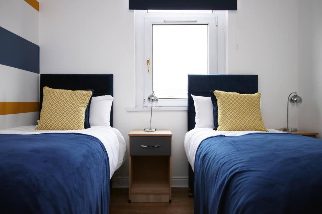 Holiday House For 7 Guests, Free Wi-Fi & Self Check-In Explore Newport Βίλα Εξωτερικό φωτογραφία