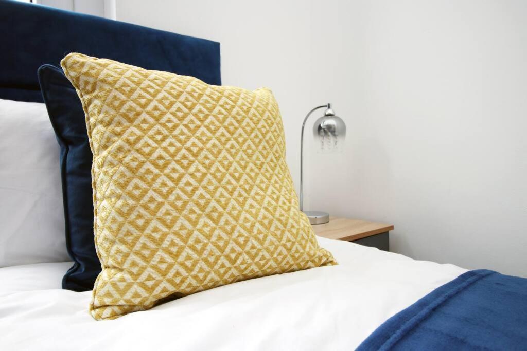Holiday House For 7 Guests, Free Wi-Fi & Self Check-In Explore Newport Βίλα Εξωτερικό φωτογραφία